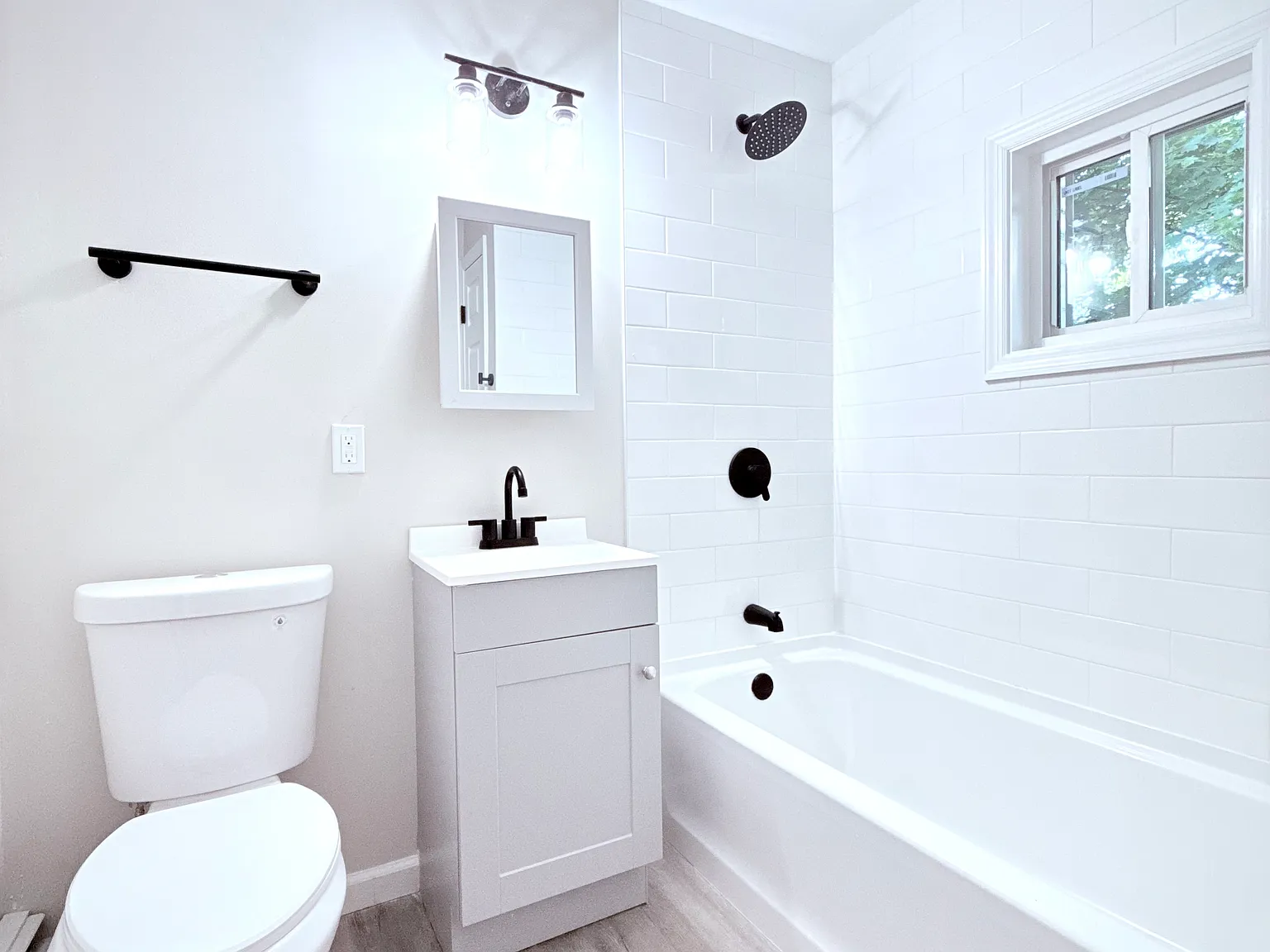 3 bed, 1100 sqft, $3,000 — Photo 3