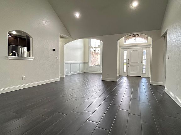 5th image of 910 Sunset Ln