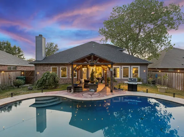 10404 Bear Creek Trl, Fort Worth, TX 76244