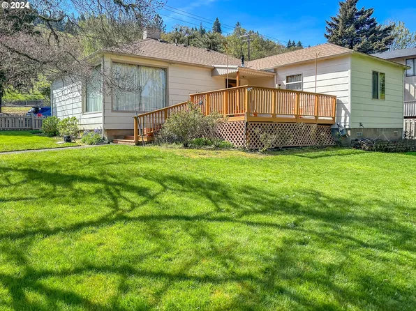 1695 SE Ivy Dr, Roseburg, OR 97470
