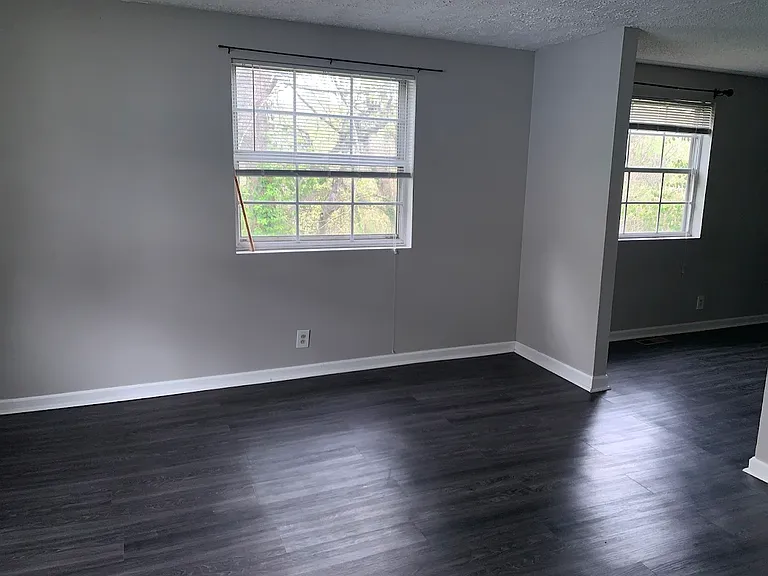 2311 Oak Ct — Photo 3
