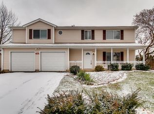 401 E Shag Bark Ln, Streamwood, IL 60107