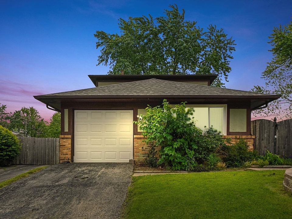 1st image of 202 Far Hills Dr