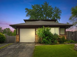 202 Far Hills Dr, Bolingbrook, IL