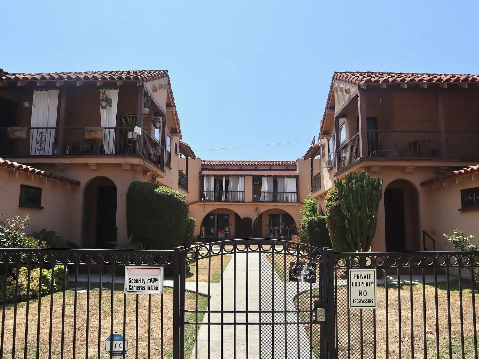 Townhome Style 2bed1bath Apartment in Beverly Grove! — Photo 2