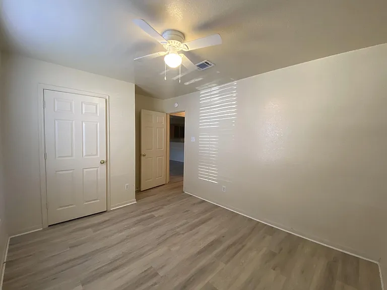 3402 Cantabrian Dr #B — Photo 6