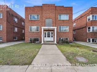 5208 Lee Rd APT 3, Maple Heights, OH 44137