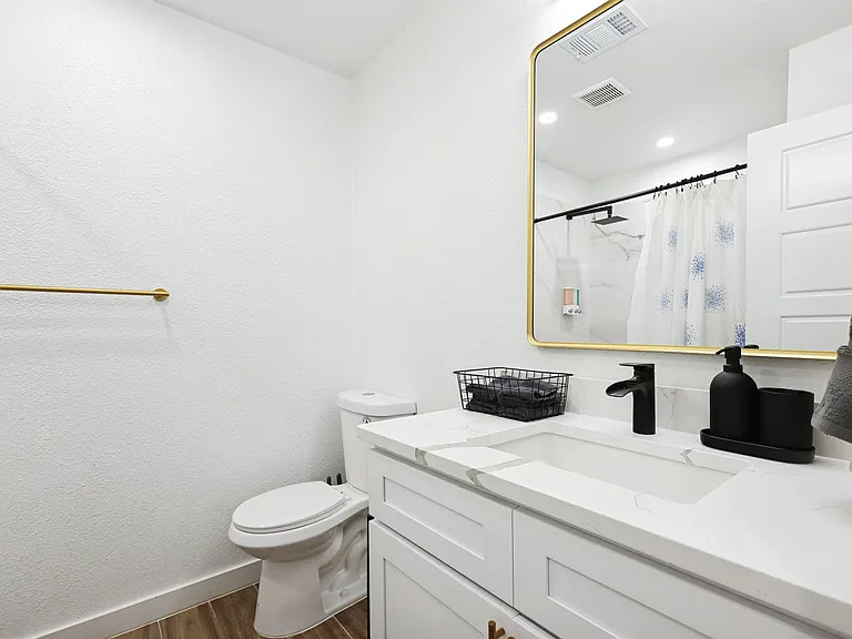 1044 Briarwood Ln — Photo 36