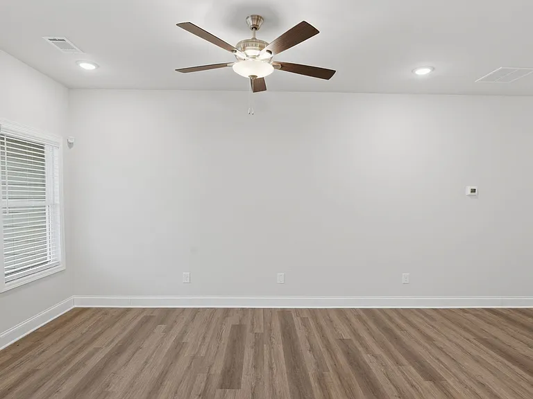 2260 Chant St — Photo 15