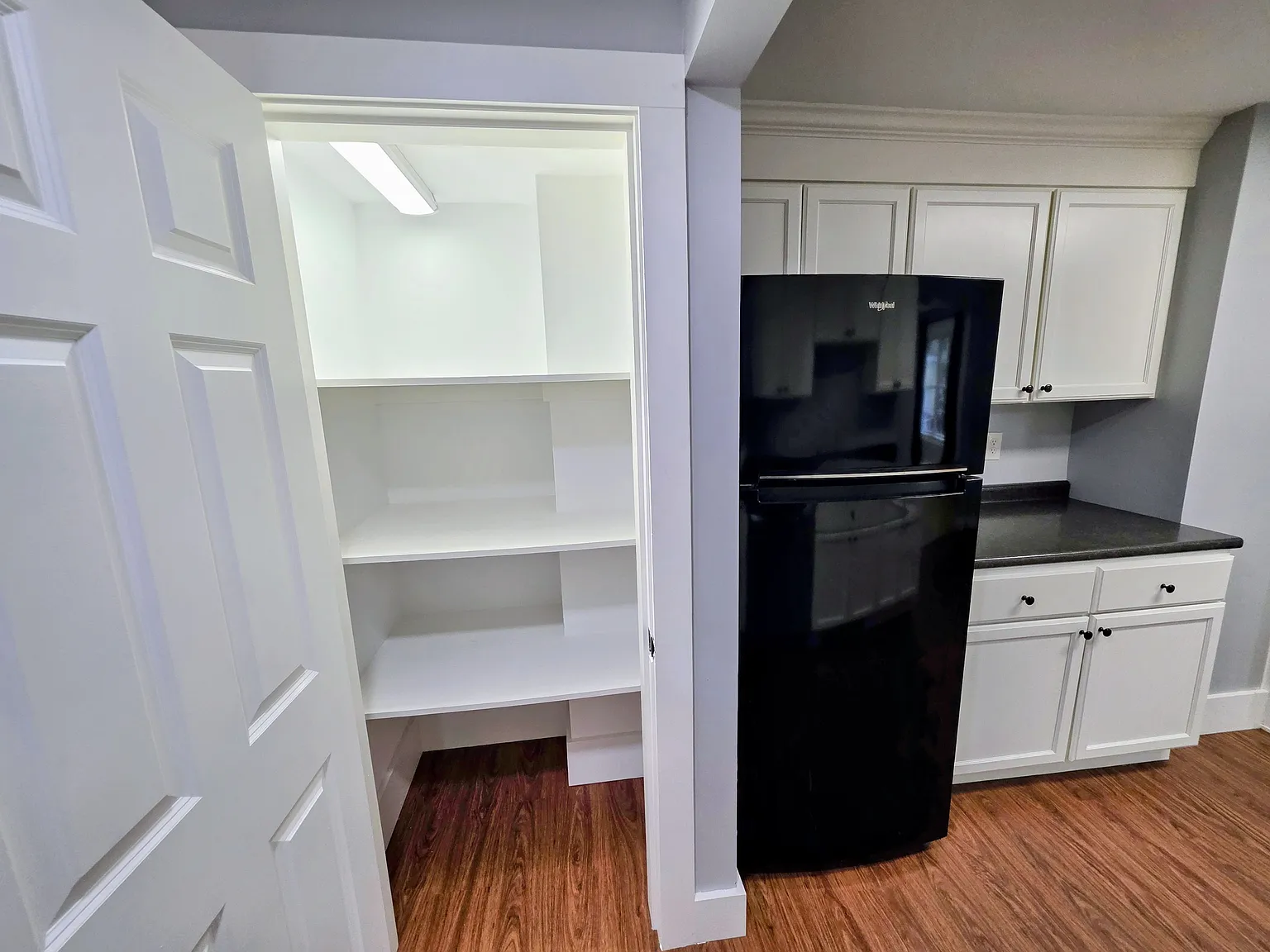 3 bed, 1000 sqft, $2,350 — Photo 4