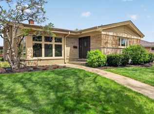 10681 Newbury St, Westchester, IL 60154