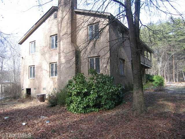 2nd image of 804 Cedarbrook Ct