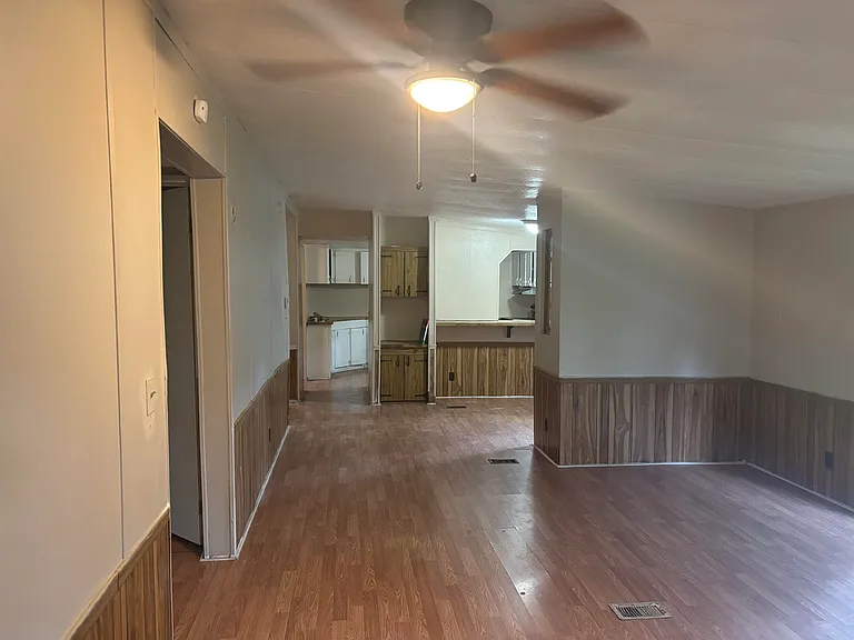 206 Tropicaire St — Photo 2