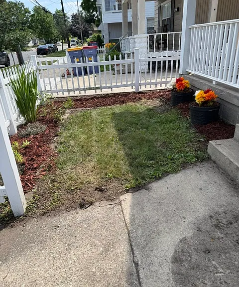 621 Fremont Ave NW — Photo 2