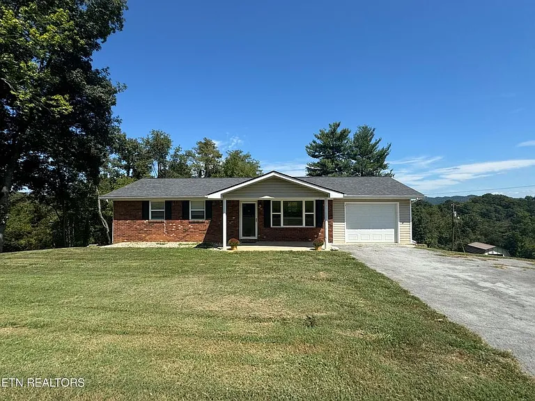 1724 Boone Cir — Photo 3