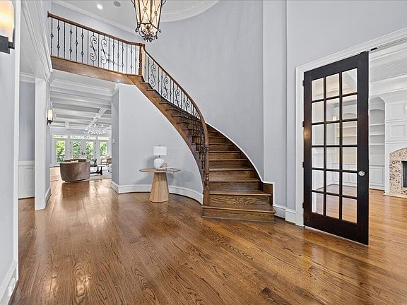 3rd image of 3313 Darien Dr