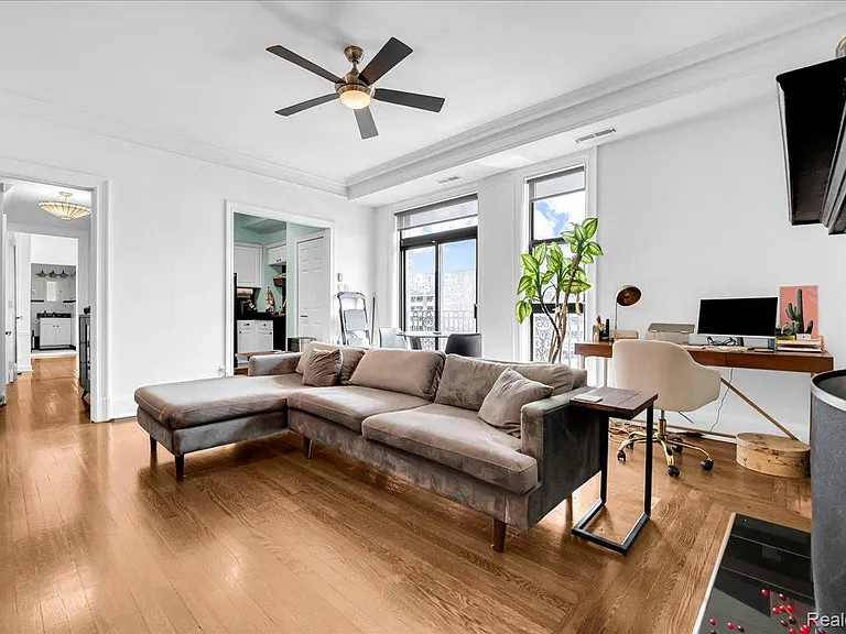 2900 E Jefferson Ave #D201 — Photo 5