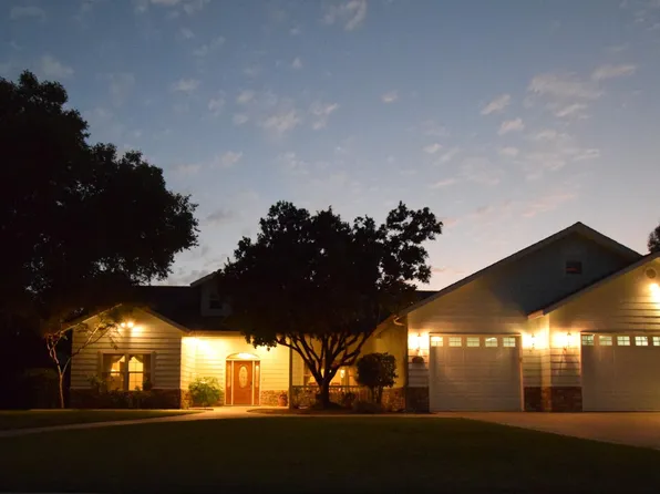 1227 N Comstock Street, Visalia, CA 93292