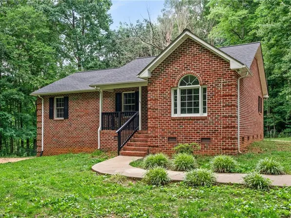 1067 Ross Harris Rd, Asheboro, NC 27205