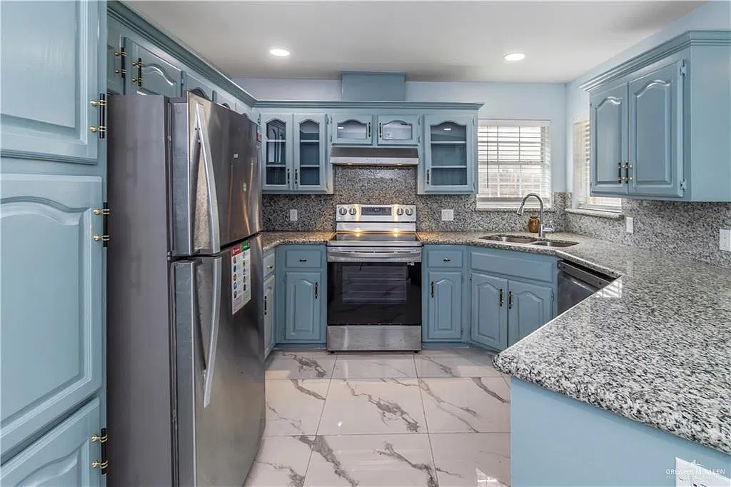 4 bed, 3.0 bath, 2045 sqft, $2,000 — Photo 3