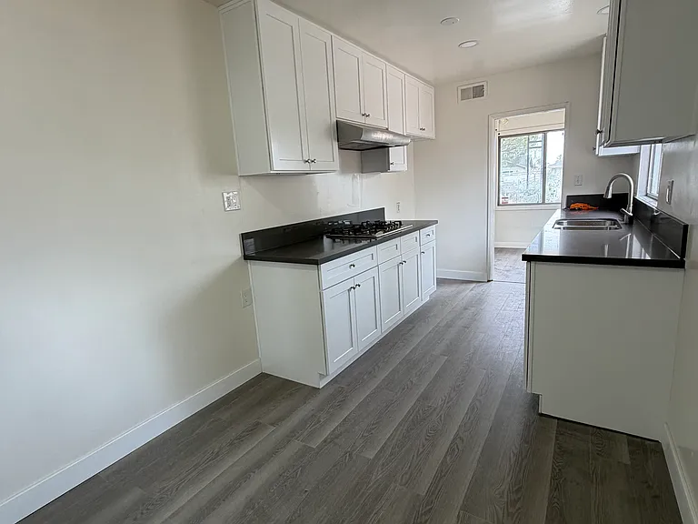212 N Pasadena Ave #212 — Photo 2