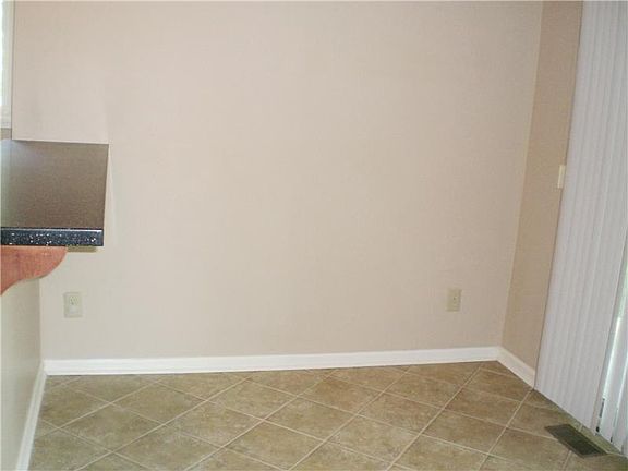 5th image of 8567 Rock Hollow Cir