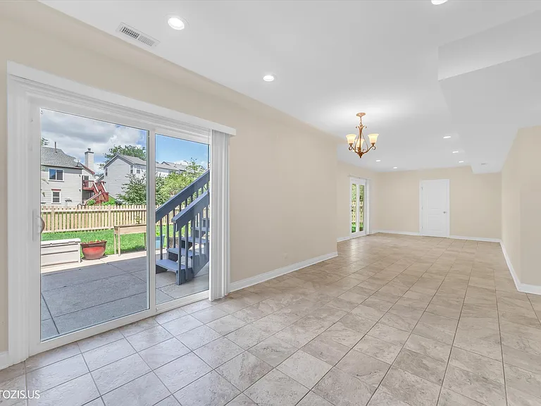 1906 Armwood Ln — Photo 35
