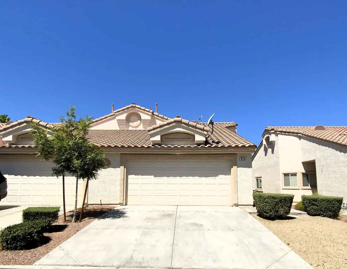 Charming 2 Bed, 2 Bath Property Located in Henderson, NV — Photo 1