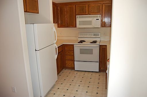 5th image of 827 NE 70th Ave