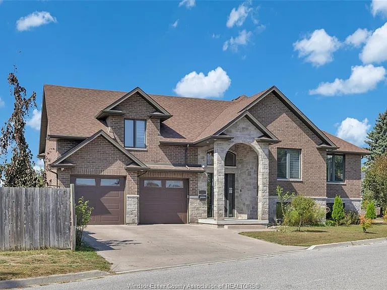 498 Sacred Heart Dr #UPPER — Photo 5