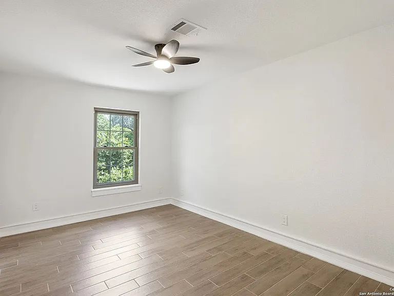 123 E Brandon — Photo 16