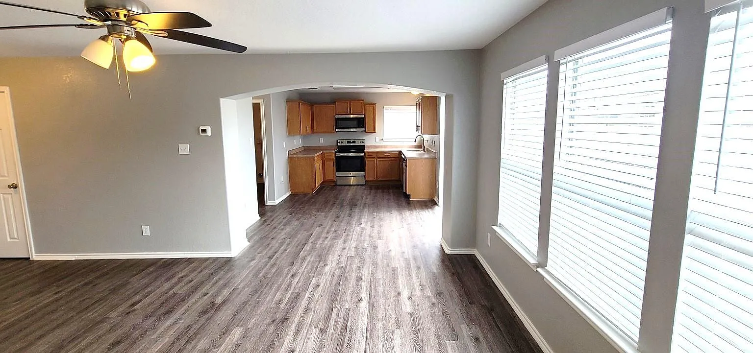 3 bed, 2.5 bath, 1587 sqft, $1,550 — Photo 4