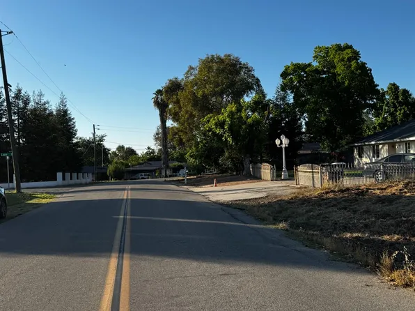 17855 Lane Dr, Madera, CA 93638