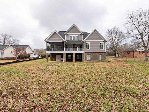5th image of 807 Mountain View Ct