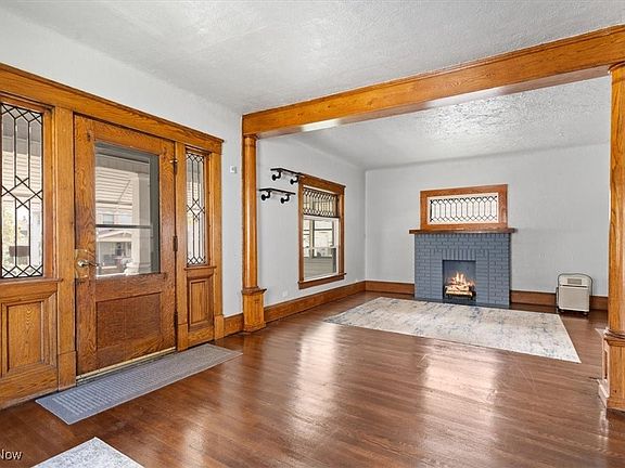 5th image of 142 E Howard St