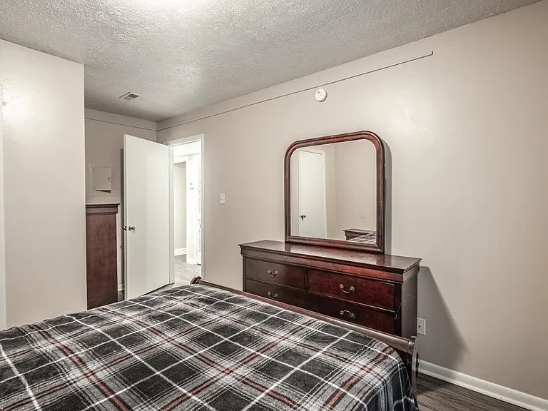 Cypress Pointe Apartments — Photo 7