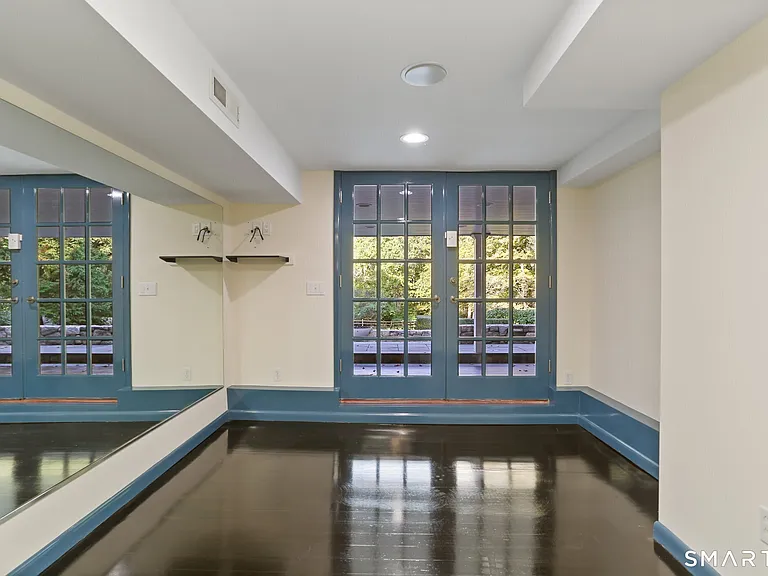 890 Silvermine Rd — Photo 23