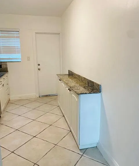 2837 NE 30th St #2 — Photo 3