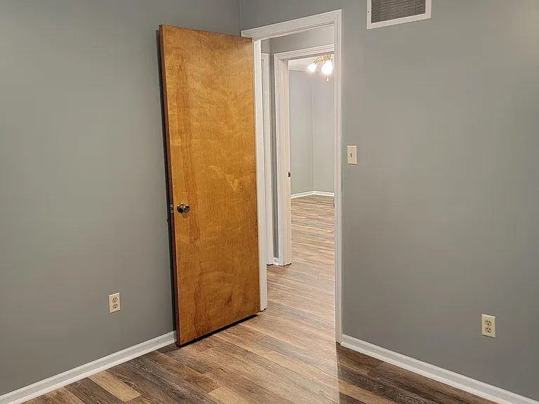 307 SE Greystone Dr — Photo 29