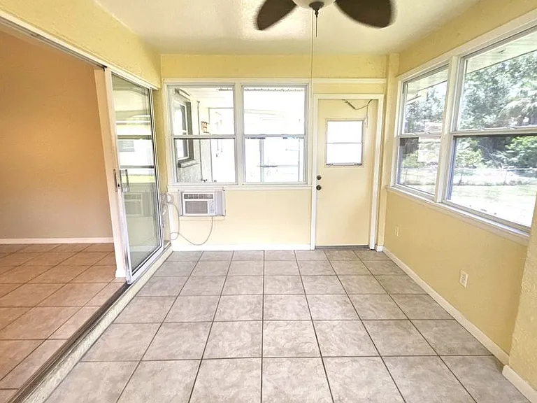 23123 Glen Ave — Photo 13