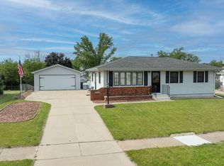 2625 Willow St SW, Cedar Rapids, IA 52404
