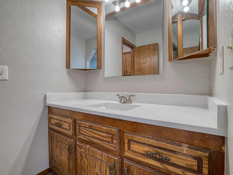 700 Wood Hollow Ln — Photo 14