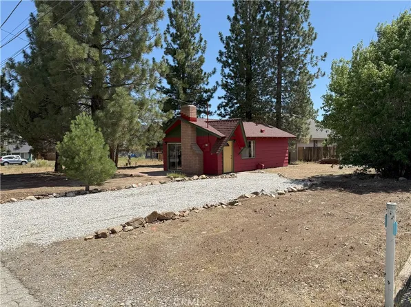 936 Pinon Ln, Big Bear City, CA 92314