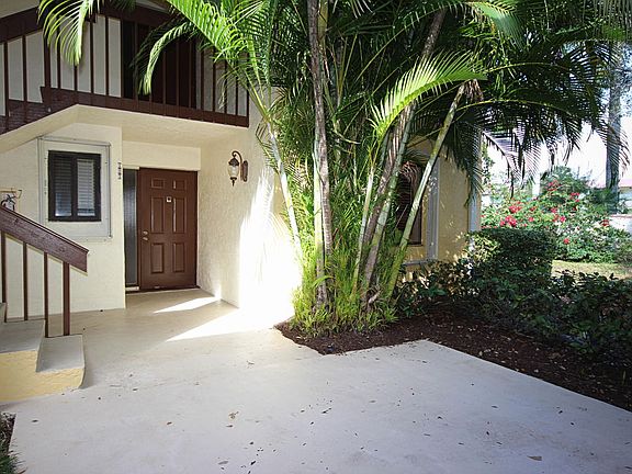 3rd image of 85 Pelican Pointe Dr #103