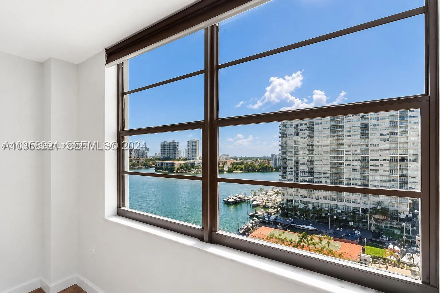 Commodore Plaza Condo — Photo 2