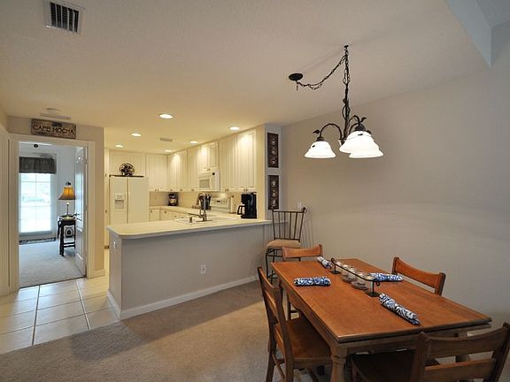 Dining Area & Kitchen