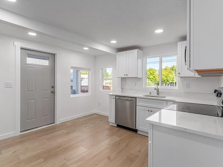8801 E Frederick Ave — Photo 10