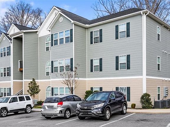 3rd image of 2606 Pennoak Way #C