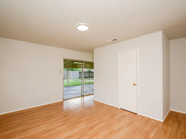 7222 Pella Dr — Photo 10