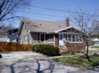 1220 N Roosevelt Ave, Bloomington, IL 61701